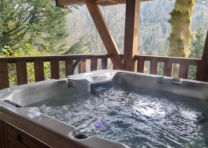 Le Dahu-calm-jacuzzi-free Parking Lot