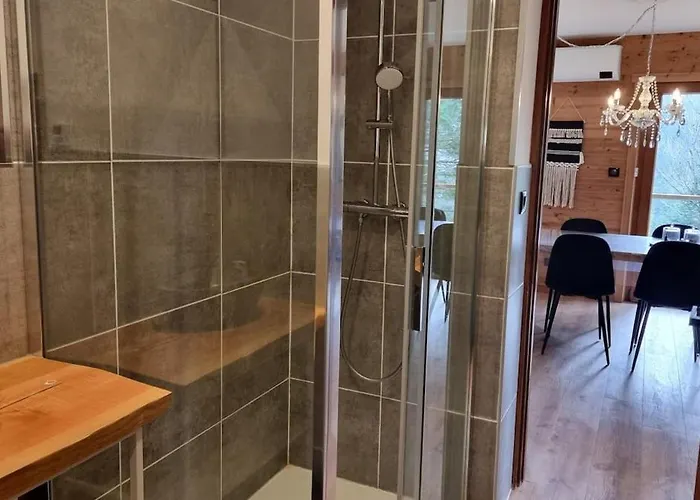 Le Dahu-calm-jacuzzi-free Parking Lot *