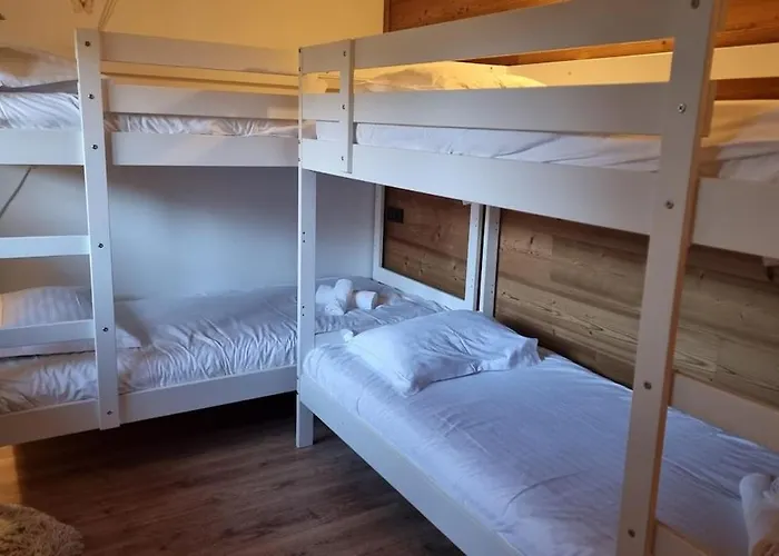 Le Dahu-calm-jacuzzi-free Parking Lot *