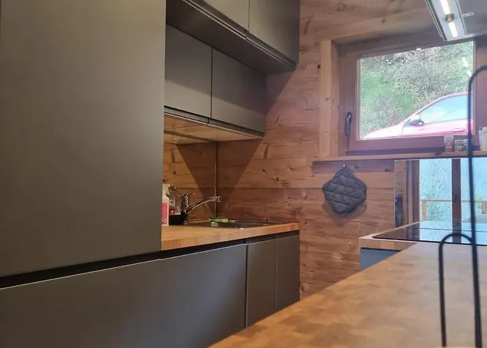 Le Dahu-calm-jacuzzi-free Parking Lot *